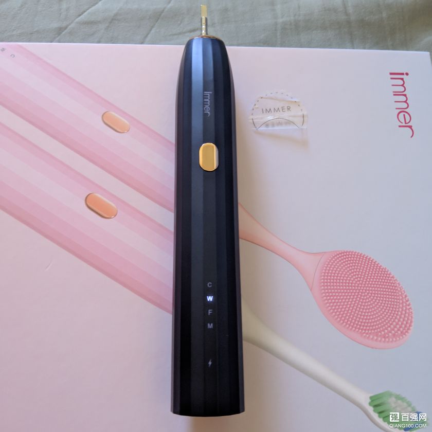 不专业但很用心的人生第一次开箱评测：可做洁面仪的电动牙刷