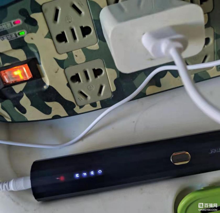 不专业但很用心的人生第一次开箱评测：可做洁面仪的电动牙刷