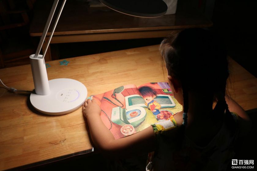 全光谱技术搭配双光源,护眼更健康——孩视宝VL235B护眼台灯体 全光谱技术搭配双光源,护眼更健康——孩视宝VL235B护眼台灯体