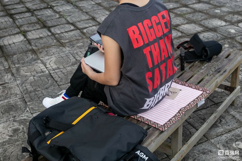 特能“装”随你“变”还防水,旅行摄影背包,AGM黑盾双肩包 特能“装”随你“变”还防水,旅行摄影背包,AGM黑盾双肩包