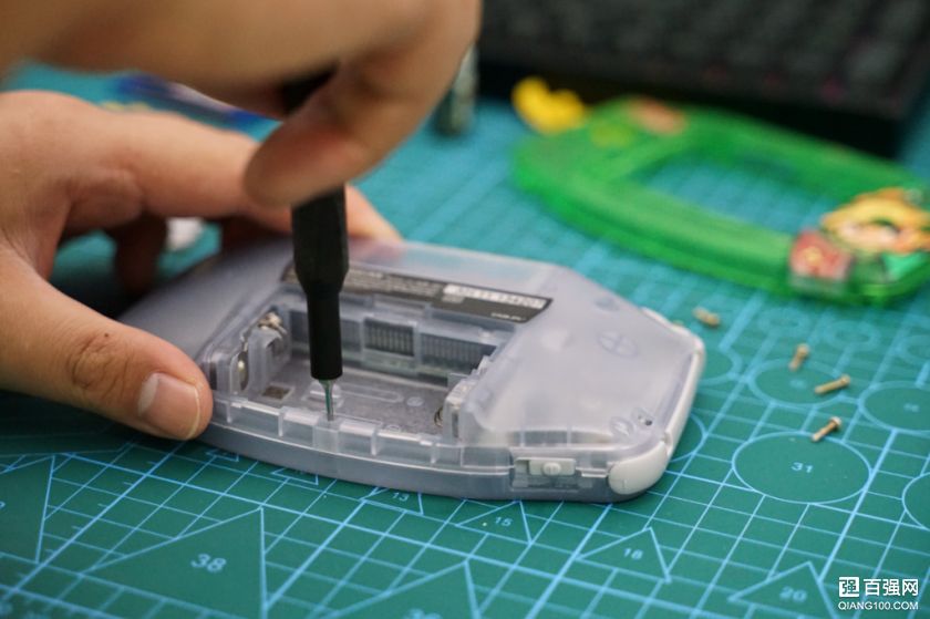 猫宅玩游戏有情怀有颜值,GBA更换缩小帽外壳 猫宅玩游戏有情怀有颜值,GBA更换缩小帽外壳