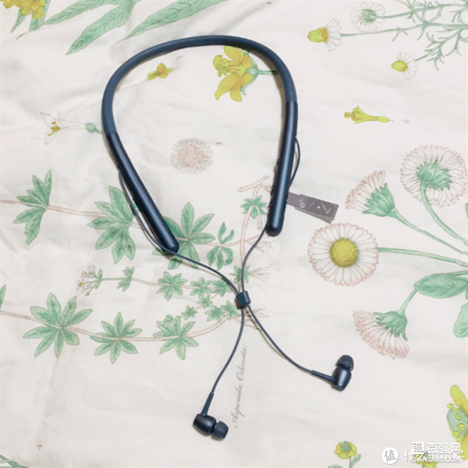 索尼WI-H700蓝牙耳机，一见倾心，佩戴更舒适！