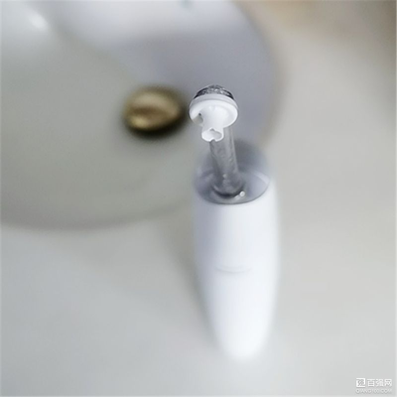 飞利浦HX8331冲牙器,从此绽放自信笑容 飞利浦HX8331冲牙器,从此绽放自信笑容