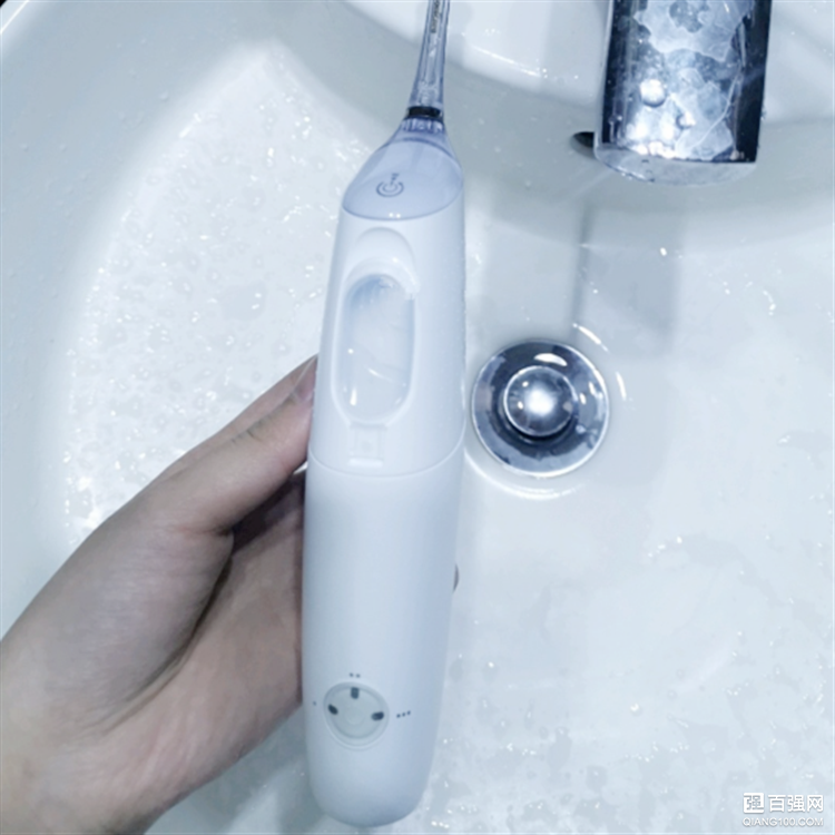 飞利浦HX8331冲牙器,从此绽放自信笑容 飞利浦HX8331冲牙器,从此绽放自信笑容