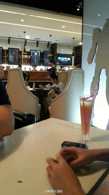 现在的小孩子多机智？来女仆咖啡店花60每小时找女仆帮忙抄作业