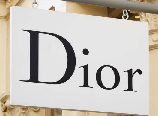 纪梵希口红和迪奥口红哪个档次高? 纪梵希口红和迪奥口红哪个档次高?