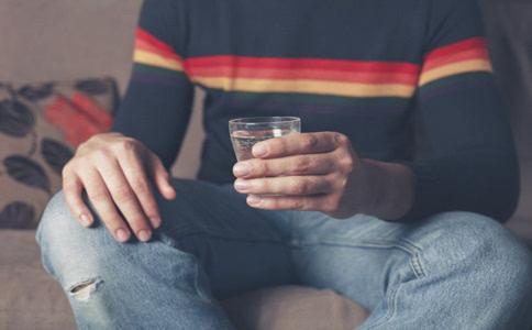 男人怎么挑选牛仔裤,记住这9点保准 男人怎么挑选牛仔裤,记住这9点保准