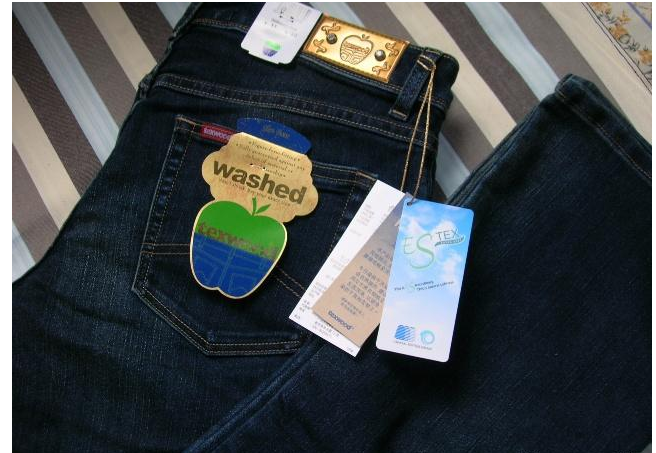 承载三代人的梦想与青春,苹果牌牛仔裤,你还记得吗? 承载三代人的梦想与青春,苹果牌牛仔裤,你还记得吗?