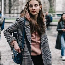 卫衣穿搭有套路,这四个窍门要知道 卫衣穿搭有套路,这四个窍门要知道