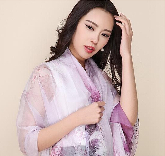 上海故事丝巾怎样呢??什么款好搭配?? 上海故事丝巾怎样呢??什么款好搭配??