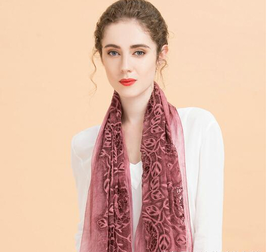 上海故事丝巾怎样呢??什么款好搭配?? 上海故事丝巾怎样呢??什么款好搭配??