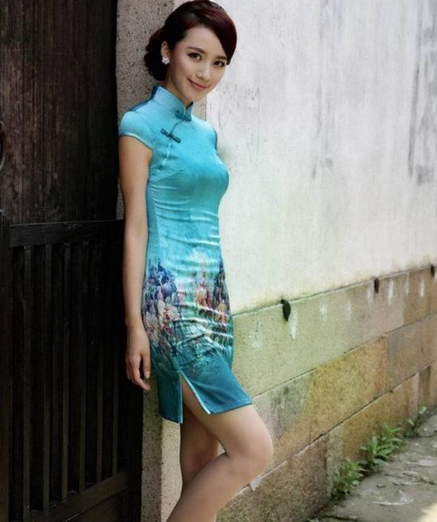 公司年会选什么样的旗袍好?什么样的旗袍穿起来好看? 公司年会选什么样的旗袍好?什么样的旗袍穿起来好看?