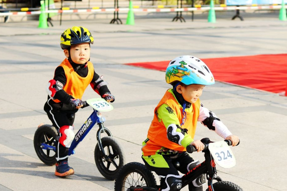 儿童该如何玩平衡车,玩平衡车有哪些好处 儿童该如何玩平衡车,玩平衡车有哪些好处