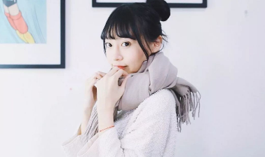 带须边的羊毛围巾该怎么围呢? 带须边的羊毛围巾该怎么围呢?