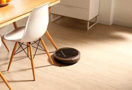 2000以内的价位，扫地机器人选科沃斯还是小米？