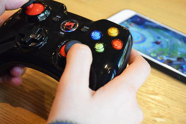 新游游戏手柄玩吃鸡卡顿么?性价比如何? 新游游戏手柄玩吃鸡卡顿么?性价比如何?