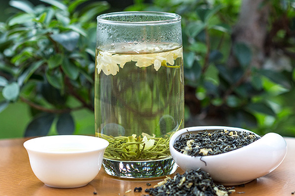 “吴裕泰”和“碧潭飘雪”茉莉花茶哪个好？性价比呢？