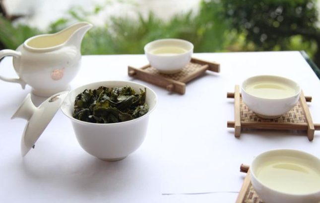 感德龙馨、魏荫名茶和海堤乌龙茶哪个好?价格呢?性价比怎样? 感德龙馨、魏荫名茶和海堤乌龙茶哪个好?价格呢?性价比怎样?