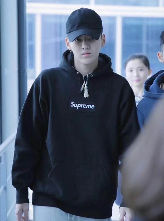 Supreme卫衣唯一的缺点是价格不美丽吗？