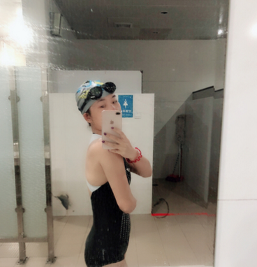 阿瑞娜泳装穿着变形吗？穿脱方便吗？
