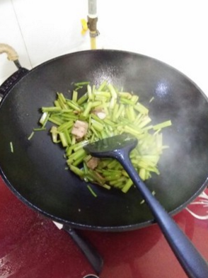 本库2代铁锅粘锅吗?电磁炉可以用吗? 本库2代铁锅粘锅吗?电磁炉可以用吗?