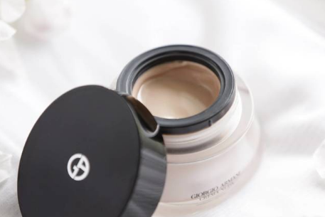 阿玛尼黑曜石再生素颜霜好用么?怎么选色? 阿玛尼黑曜石再生素颜霜好用么?怎么选色?