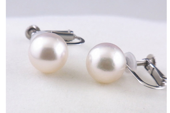 耳钉哪个牌子好看?日本akoya珍珠耳钉怎么样? 耳钉哪个牌子好看?日本akoya珍珠耳钉怎么样?