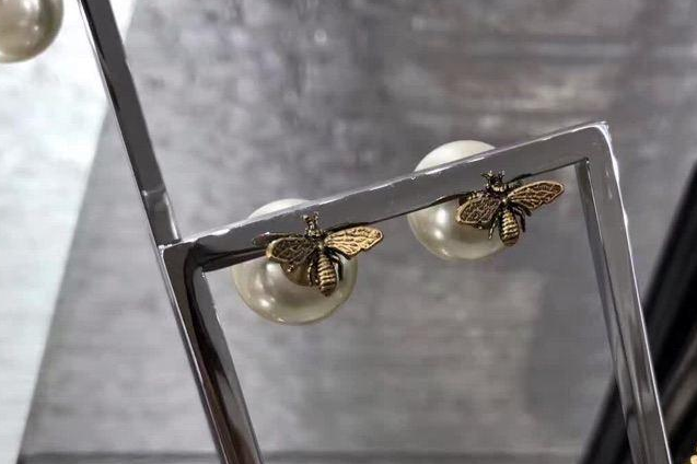 女士耳钉什么牌子的好？值得推荐的迪奥耳钉有哪些？