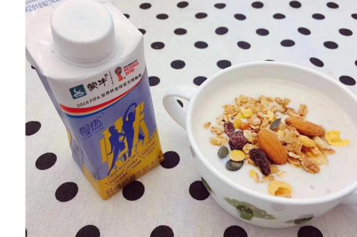 蒙牛牛奶一箱多少钱？蒙牛慢燃纤维奶昔牛奶能减肥吗？