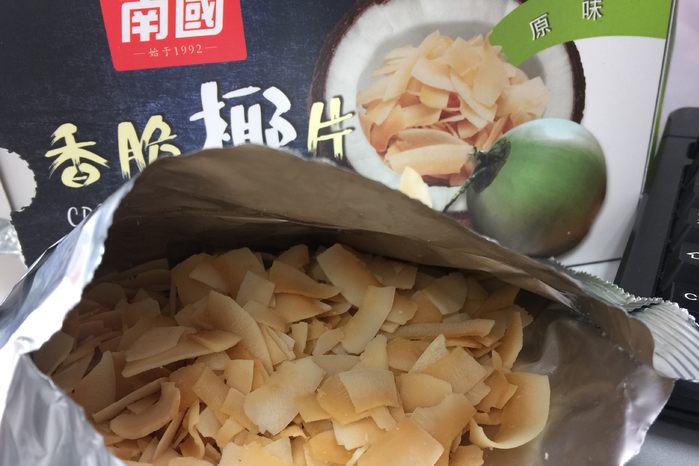 南国香脆椰子片试吃，看下是否跟网上说的一样