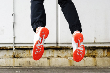 adidas羽毛球鞋测评？介绍一下？