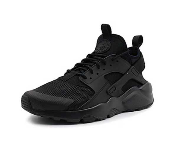 耐克女运动鞋2017新款？耐克Nike max 270和华莱士运动鞋那个好？
