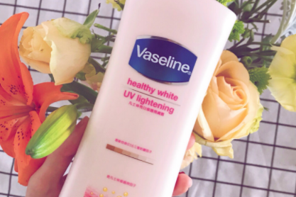 凡士林身体乳哪款去鸡皮效果好?烟酰胺版凡士林身体乳怎么样? 凡士林身体乳哪款去鸡皮效果好?烟酰胺版凡士林身体乳怎么样?