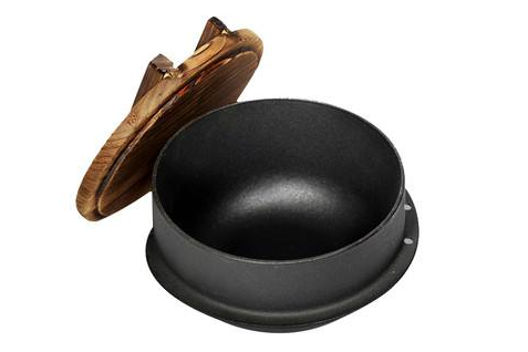 生铁锅好还是熟铁锅好?铸味铁锅是哪个国家的? 生铁锅好还是熟铁锅好?铸味铁锅是哪个国家的?