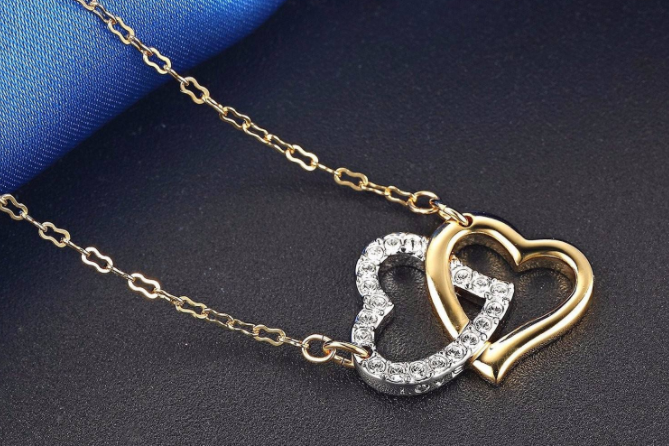 施华洛世奇项链会掉色吗?发黑怎么办? 施华洛世奇项链会掉色吗?发黑怎么办?