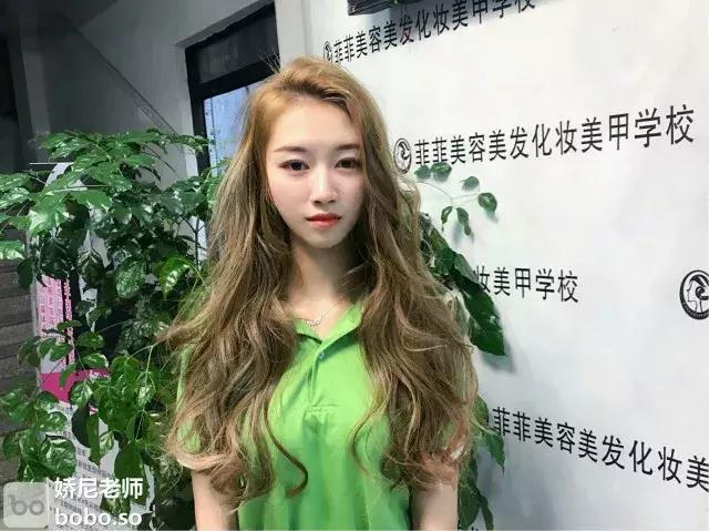 棕色染发百看不厌，选棕色都不会出错。