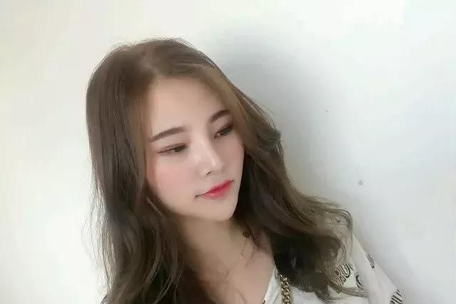 棕色染发百看不厌，选棕色都不会出错。