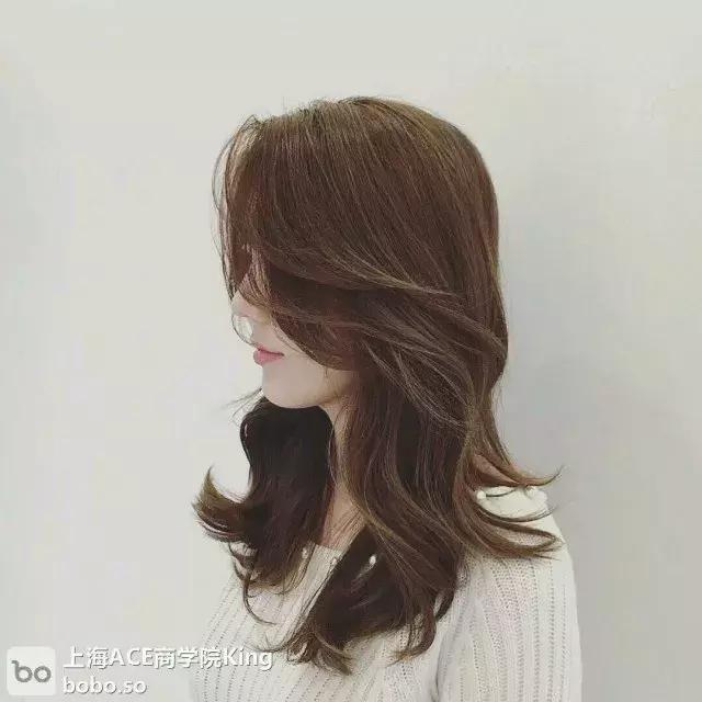 棕色染发百看不厌,选棕色都不会出错。 棕色染发百看不厌,选棕色都不会出错。