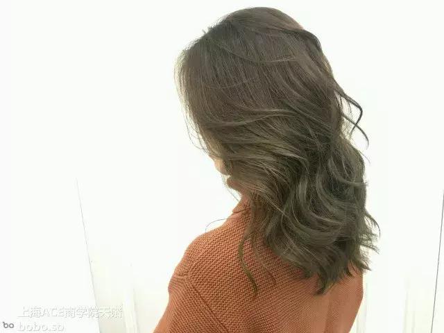 棕色染发百看不厌,选棕色都不会出错。 棕色染发百看不厌,选棕色都不会出错。