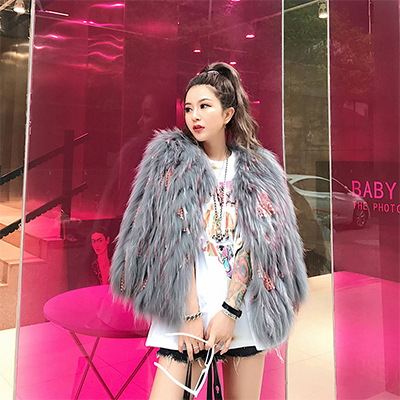 M家皮草(ManMona)这匹黑马,正在皮草界雄起,不容忽视! M家皮草(ManMona)这匹黑马,正在皮草界雄起,不容忽视!