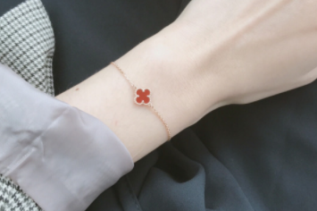 手链品牌推荐?梵克雅宝VCA四叶草红玉髓手链好看吗? 手链品牌推荐?梵克雅宝VCA四叶草红玉髓手链好看吗?