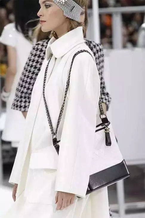 2018香奈儿Chanel Gabrielle流浪包把半个娱乐圈都沦陷了 2018香奈儿Chanel Gabrielle流浪包把半个娱乐圈都沦陷了