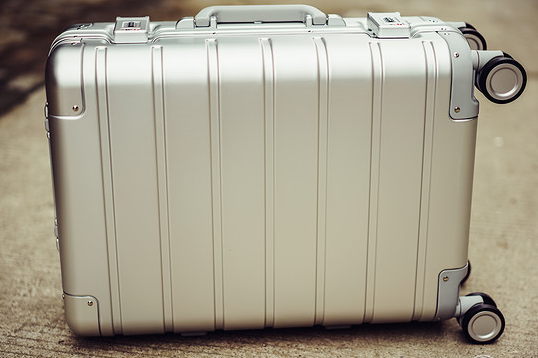 PC和金属旅行箱哪个好?小米90分金属旅行箱怎么样? PC和金属旅行箱哪个好?小米90分金属旅行箱怎么样?