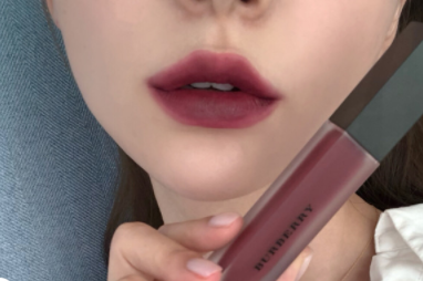 burberry唇釉53号试色？burberry唇釉53号好看吗？