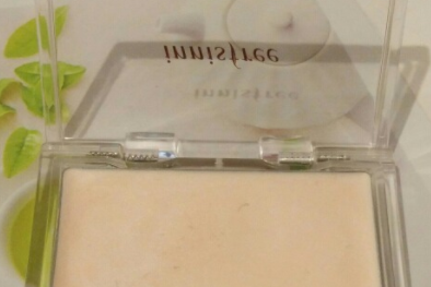 高光鼻影修容推荐?这两款好用吗? 高光鼻影修容推荐?这两款好用吗?