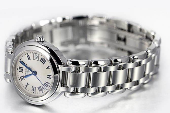 浪琴女士手表心月系列分大表盘小表盘吗? 浪琴女士手表心月系列分大表盘小表盘吗?