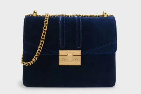 小ck斜挎包经典?是什么材质? 小ck斜挎包经典?是什么材质?