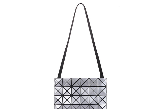 三宅一生斜挎包结实吗?男士能背吗? 三宅一生斜挎包结实吗?男士能背吗?