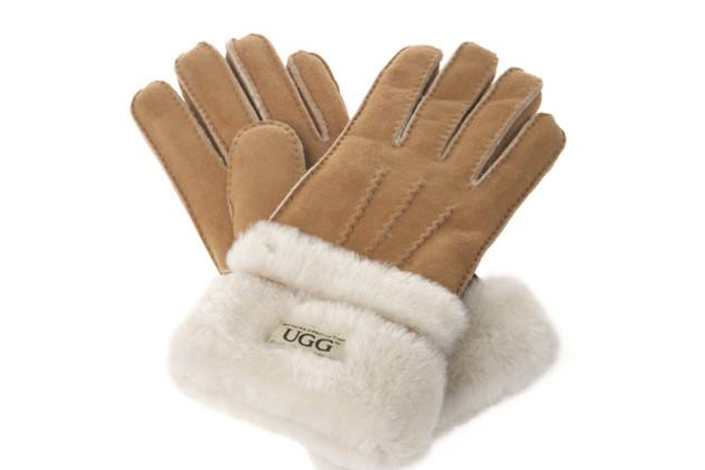 ugg手套价格？戴着会大吗？