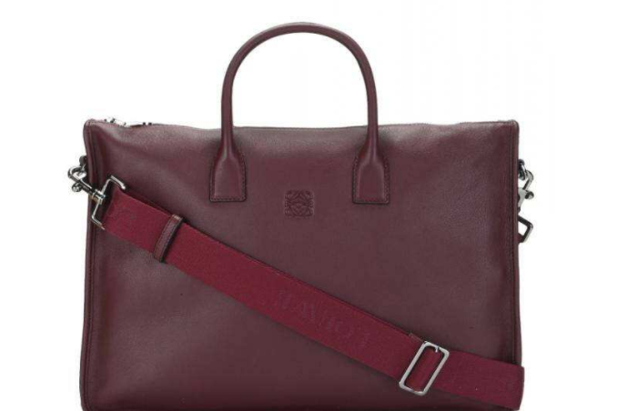 loewe经典款男包有哪些?谁能介绍一下? loewe经典款男包有哪些?谁能介绍一下?